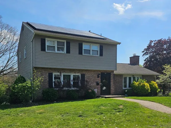 12 Magnolia Ct, Douglassville, PA 19518