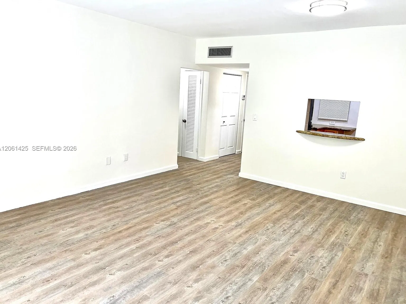 Ken-Dade No 2 Condominium — Photo 3