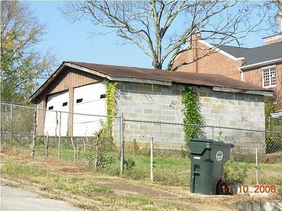 4029 Grand Ave garage