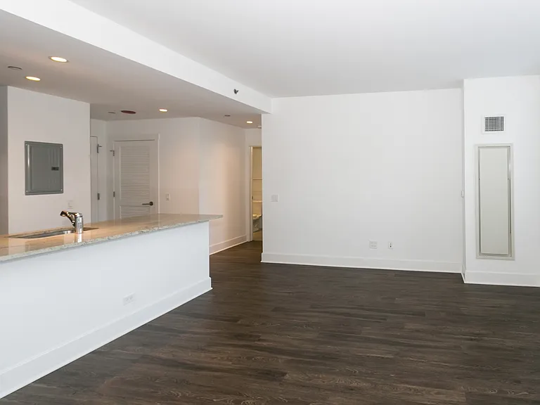 Shoreland — Photo 128