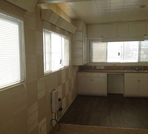 5th image of 5908 Atlantic Ave #B