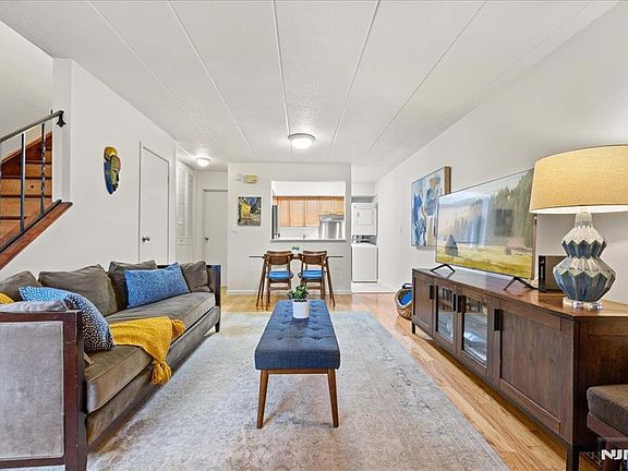 3rd image of 33 Poplar Ave APT 8
