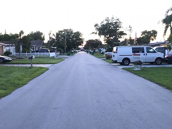 4th image of 4268 SW 50th St