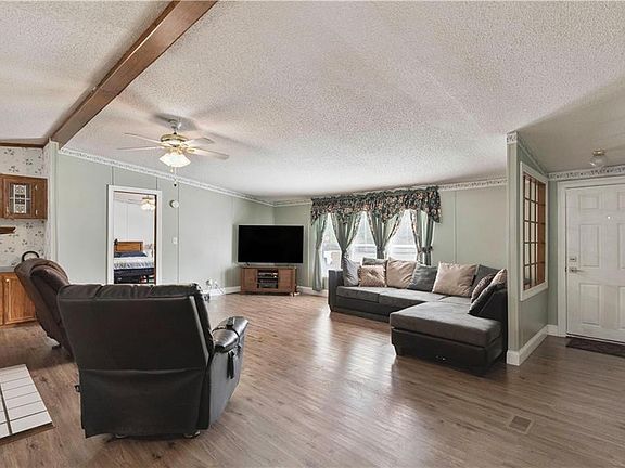 4th image of 24 Shady Bluff Ln