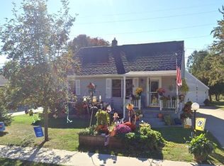 953 4th St, Menasha, WI 54952