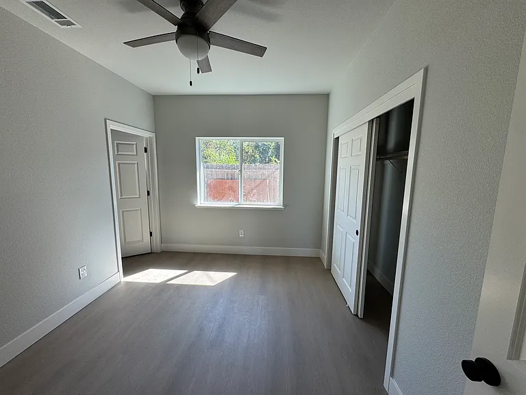 1702 N Funston Ave — Photo 9