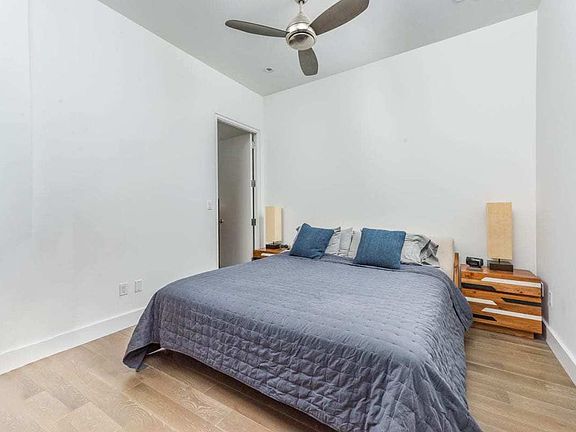 2nd image of 2728 Thomson Ave