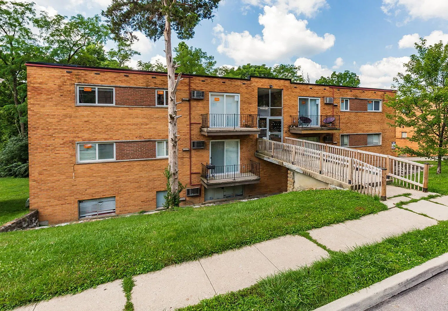 1 bed, 1.0 bath, 491 sqft, $875 — Photo 1