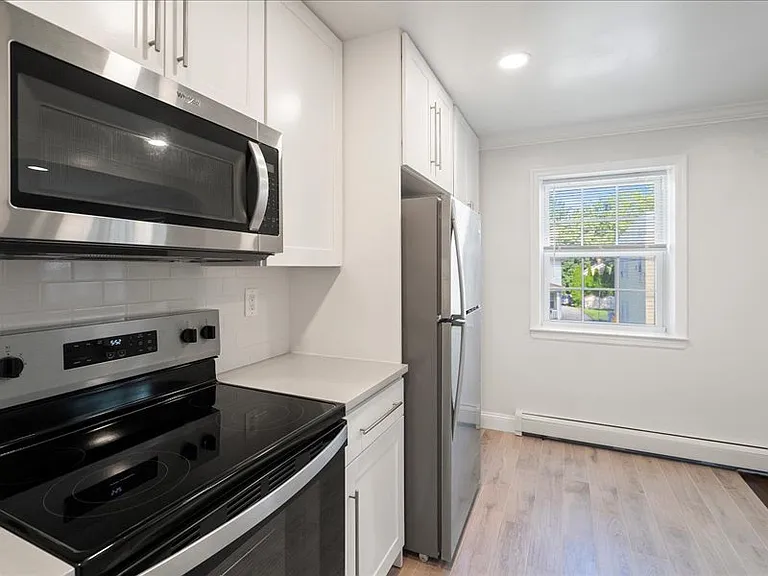 48 Roseland Avenue Apartments — Photo 24