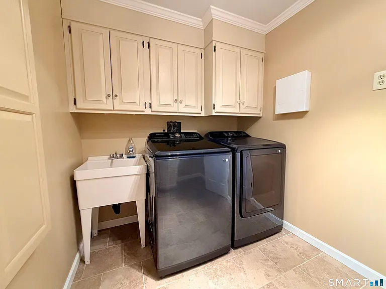 22 Hyde Park Dr — Photo 38