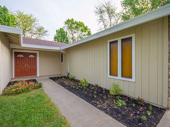 3rd image of 8133 Stacey Hills Dr