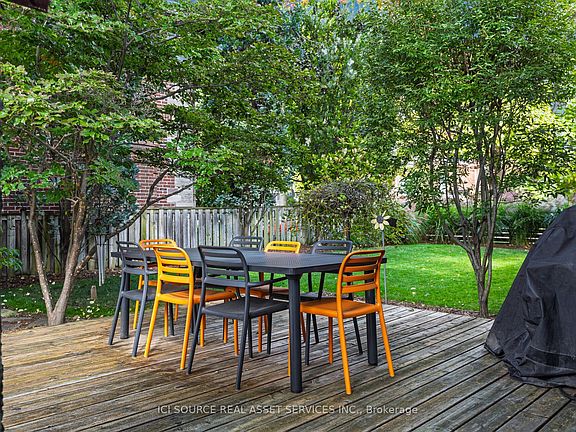 5th image of 10 Red Oaks Cres
