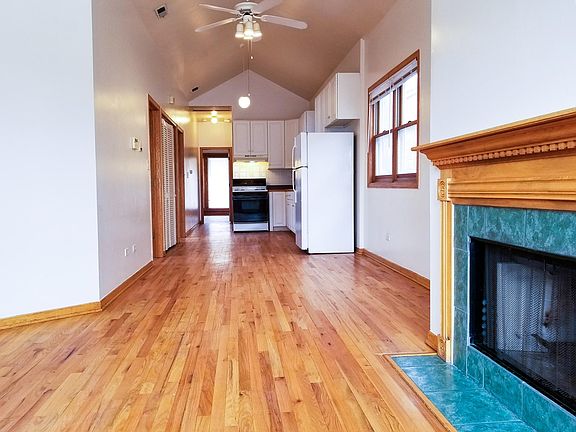 2nd image of 1520 W Superior St APT 3