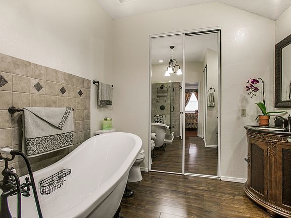 5th image of 707 Meadowcreek Ct