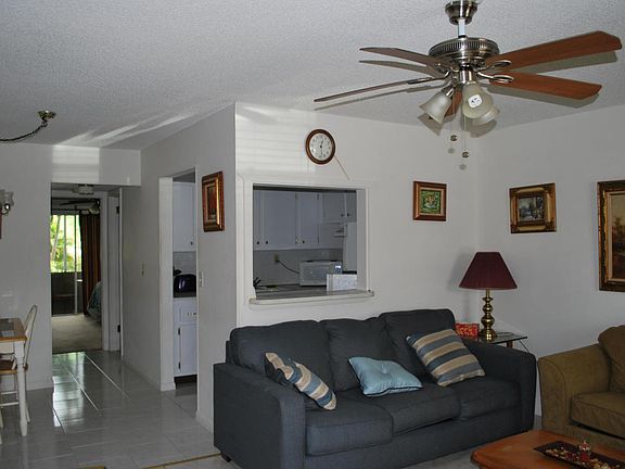 3rd image of 6 Kingswood E #A-0060
