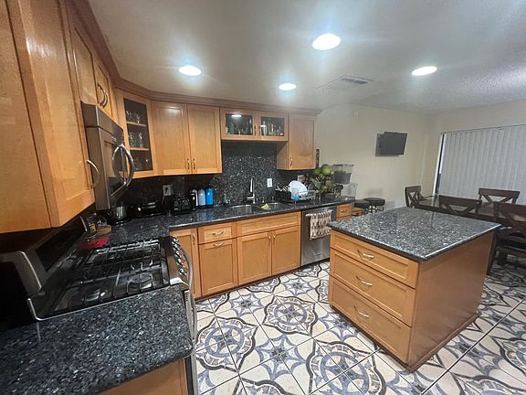 3rd image of 6001 Templeton St