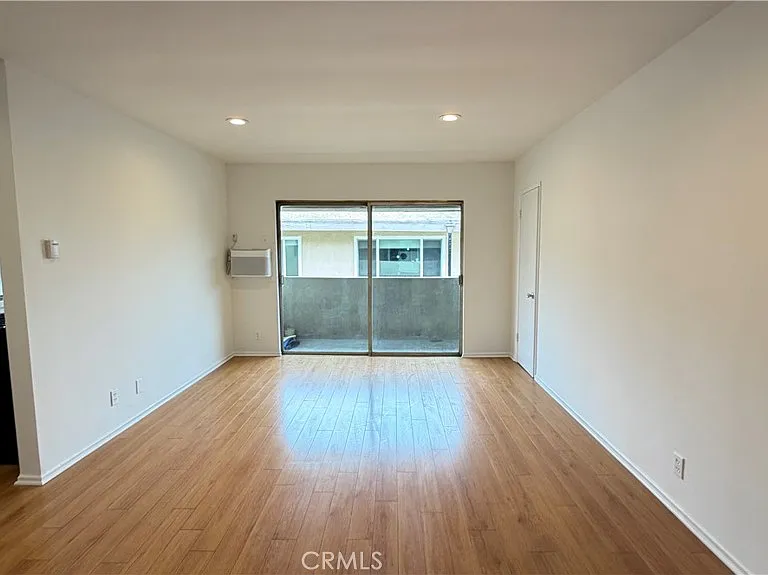 919 N Orange Grove Ave #6 — Photo 4