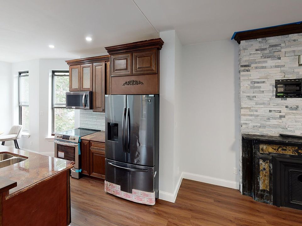 2nd image of 23 13th St #3