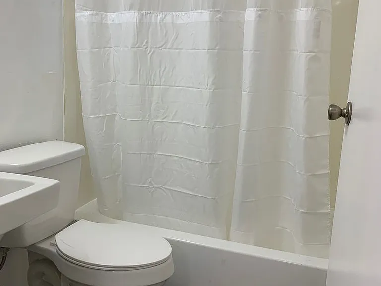 303 Vincennes Ave — Photo 2