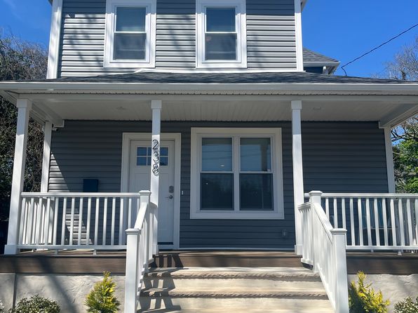 238 Overbrook Ave, Oakhurst, NJ 07755