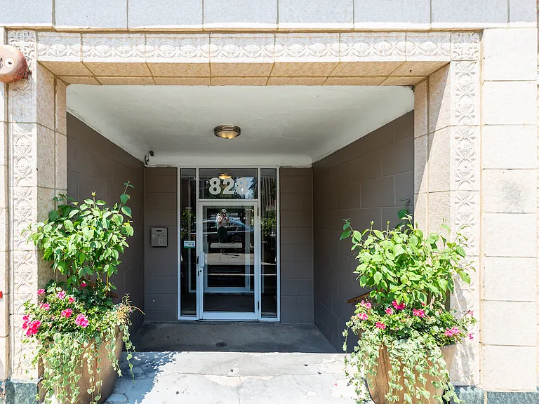828 W. Fullerton — Photo 16