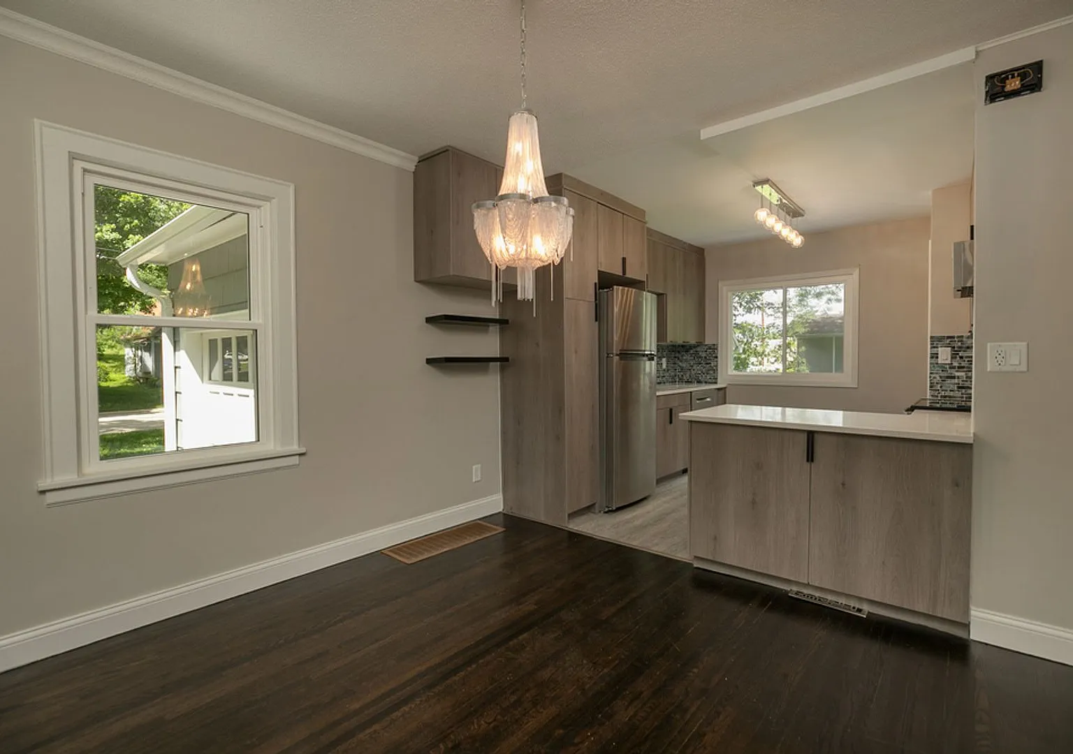 Renovated Beautiful Single Family House — Photo 2