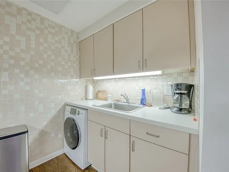 320 Fort Duquesne Blvd #16B — Photo 24