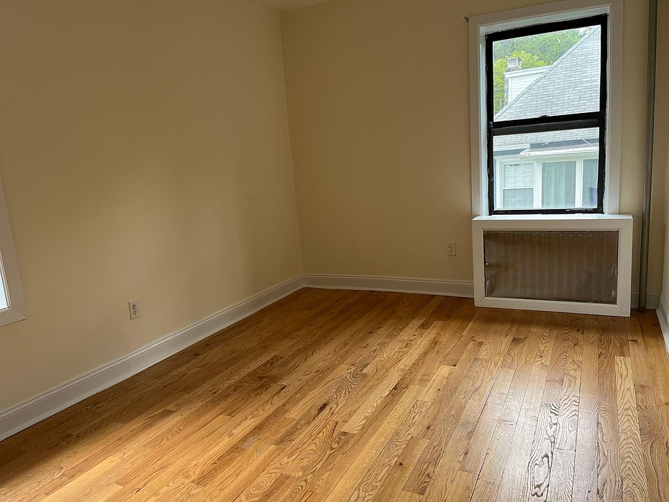 2nd image of 260 Valentine Ln #4H