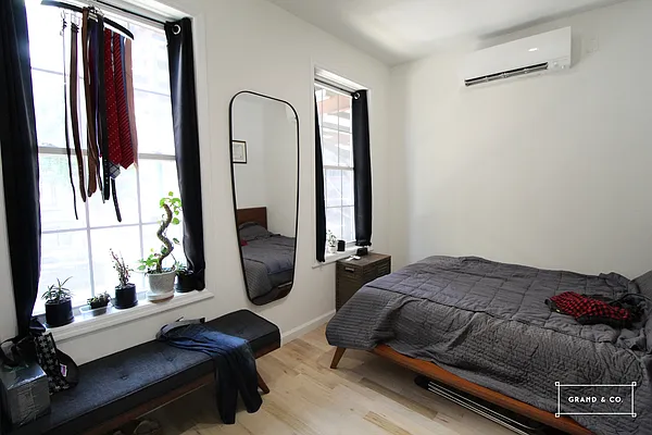 Rented by Grand & Co. | media 6