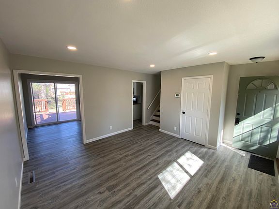 4th image of 2817 SW Sunset Rd