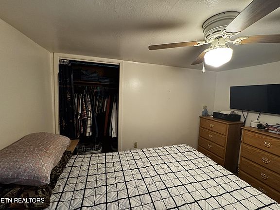 4th image of 409 Jarnigan St