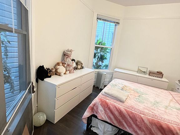 5th image of 430 Castro St APT 3