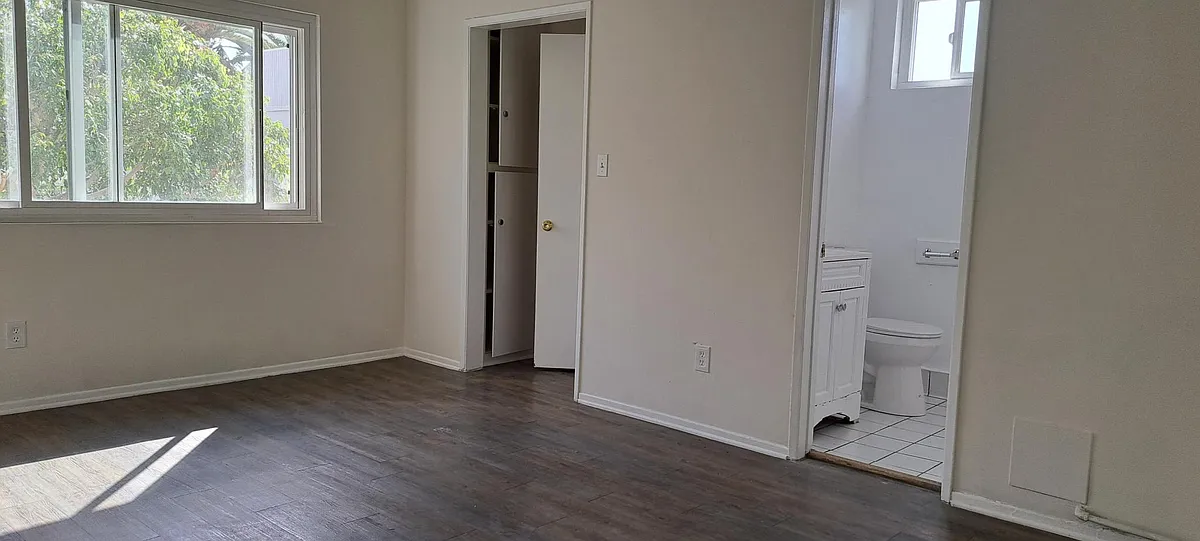 Building Photo - 159 E Spruce Ave #7