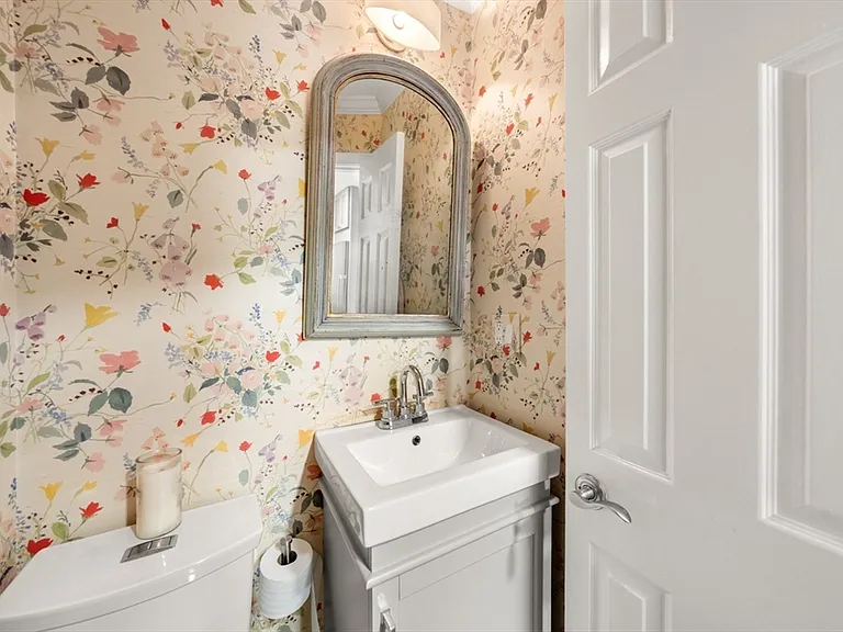34 Lawrence St #2 — Photo 9