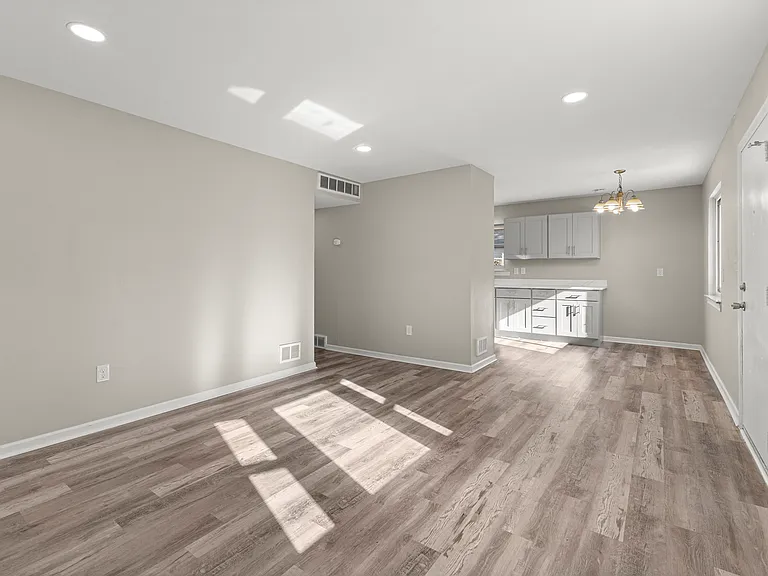 4638 Gertrude St — Photo 10