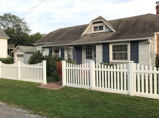 34 Swayze St, Sayville, NY 11782