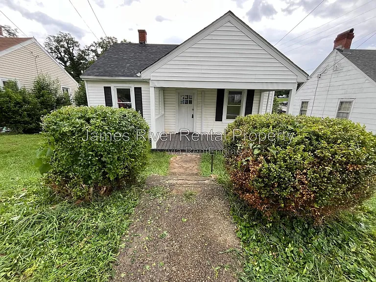 2020 Rose Ln — Photo 2