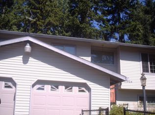 17024 Meadowdale Dr, Lynnwood, WA 98037