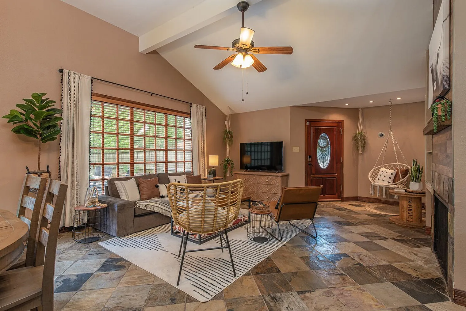 2 bed, 1.0 bath, $3,435 — Photo 2