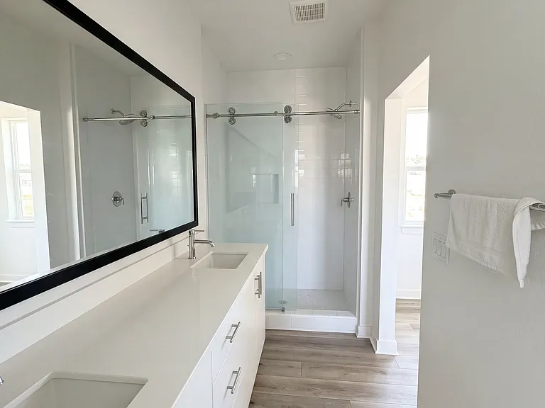 3rd floor 
- master bedroom 
- bathroom