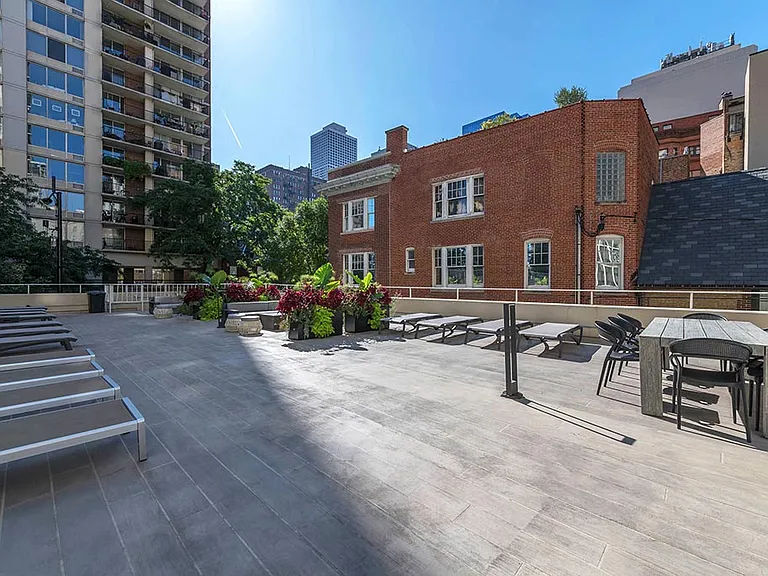 65 East Scott — Photo 8
