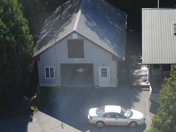 3rd image of 2 Partridge Berry Dr