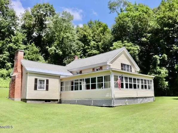 365 Water St, Lee, MA 01238