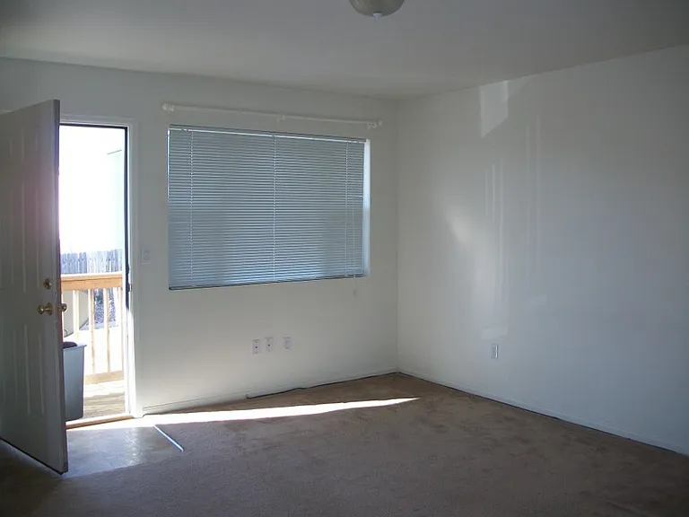 330 Hunters Way — Photo 5