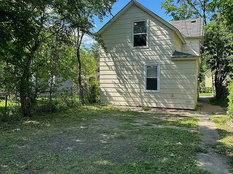 640 Charles Ave — Photo 15