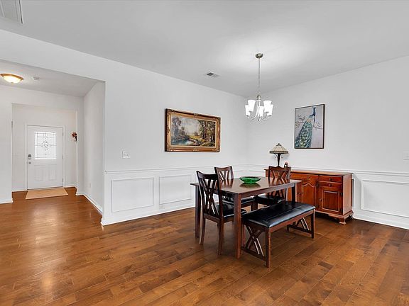 3rd image of 205 Hartwood Lake Ln