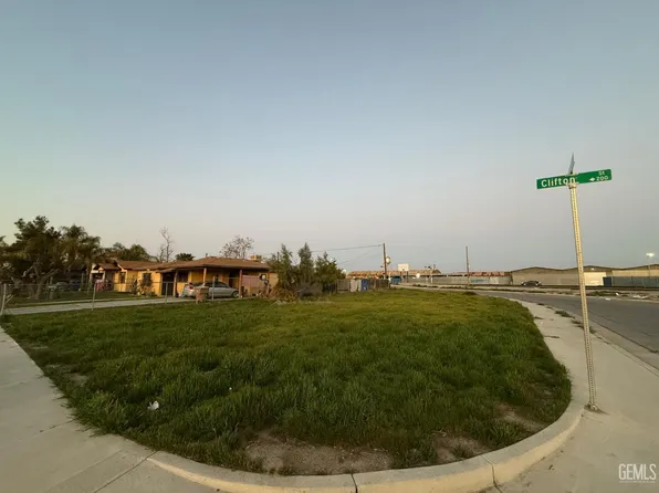 101 Clifton St, Bakersfield, CA 93307