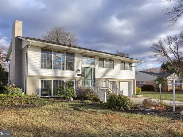 13 Amherst Dr, Camp Hill, PA 17011