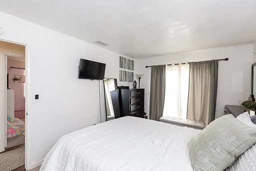 2 bed, 906 sqft, $3,500 — Photo 3