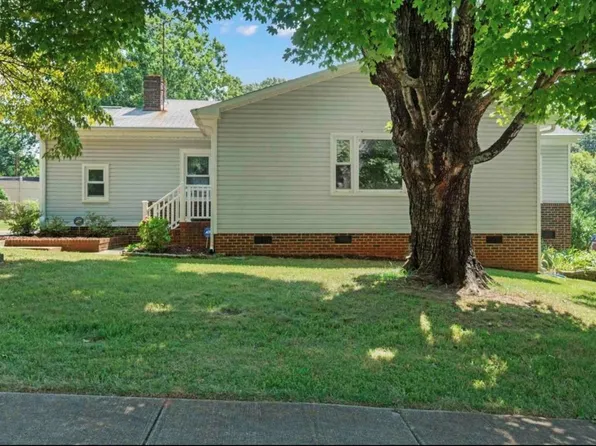 39 Mayfair Ln, Greenville, SC 29609